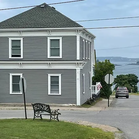 Updated Historic Water St 2 Bdr, 2 Bath Apartment. Eastport Exterior photo