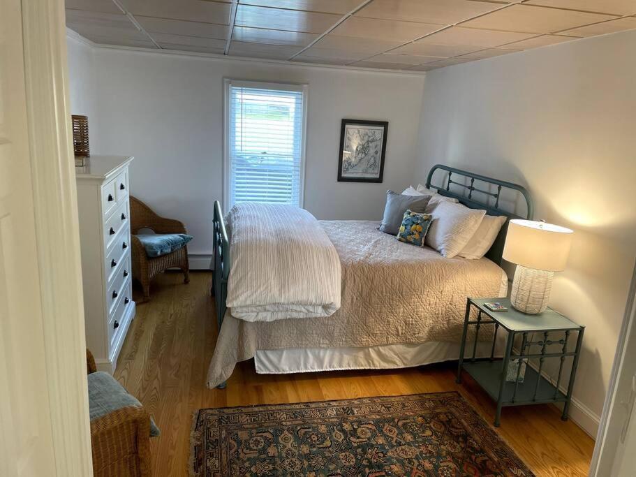 Apartment Updated Historic Water St 2 Bdr, 2 Bath Apartment. Eastport