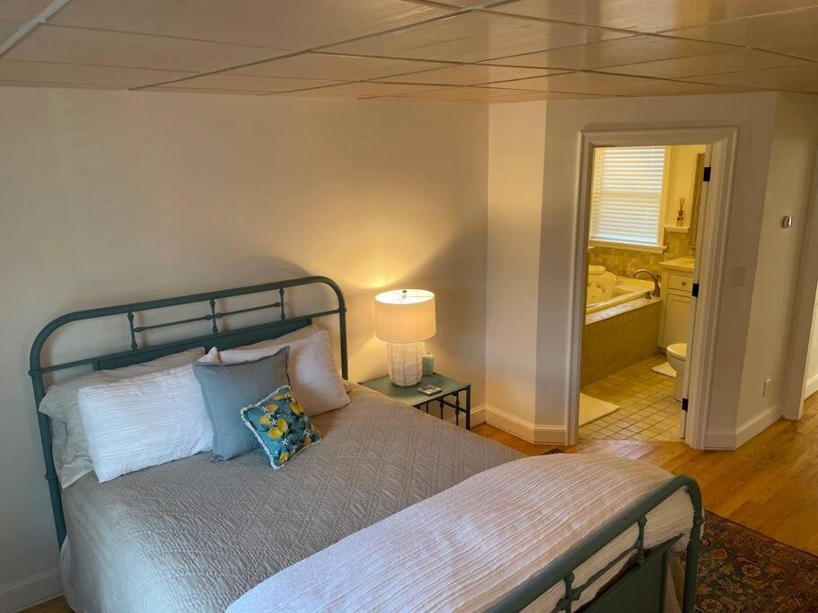 Apartment Updated Historic Water St 2 Bdr, 2 Bath Apartment.
