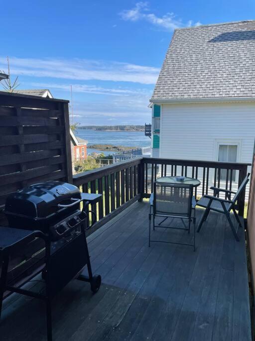 Updated Historic Water St 2 Bdr, 2 Bath Apartment. Apartment Eastport