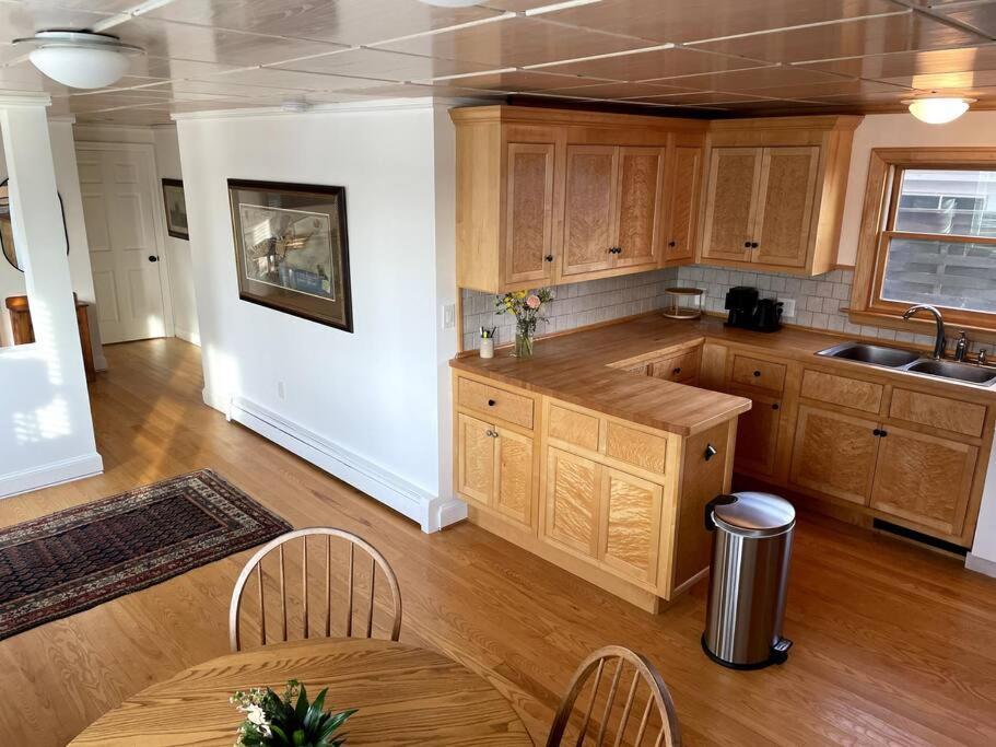 Apartment Updated Historic Water St 2 Bdr, 2 Bath Apartment. Eastport